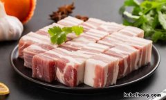 猪肉冷水泡一个小时 猪肉在水里泡了一天一夜还能吃吗