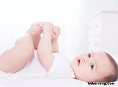宝宝总是摇头怎么回事 四个月宝宝怎么老是摇头