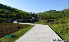 水泥路24小时可以走人吗 水泥路三天走车行么