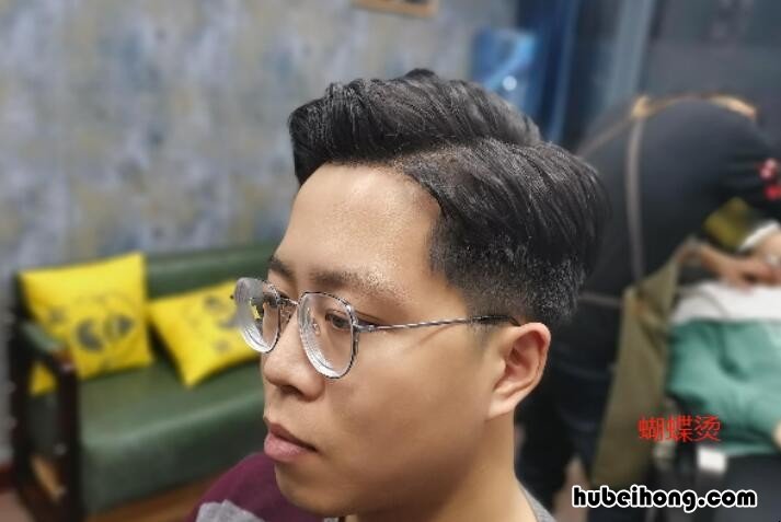 蝴蝶烫和纹理烫区别是什么 蝴蝶烫和纹理烫那个维持得更久