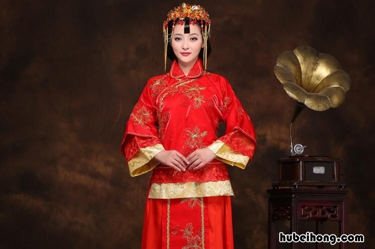中式婚礼新娘服装有哪些 中式新娘礼服叫什么名字好听点