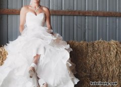 新娘礼服配什么饰品 新娘婚礼服装4套服装