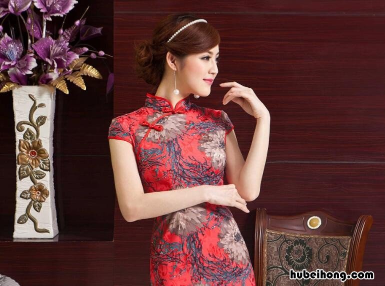 新娘穿旗袍礼服要注意什么 婚庆穿旗袍怎么讲解