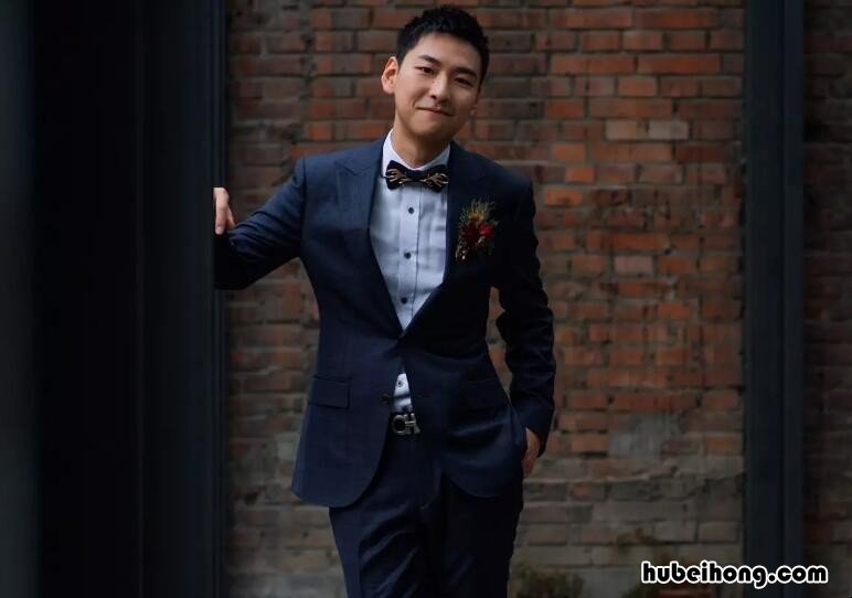 新郎礼服有什么讲究 新郎的礼服买什么颜色好
