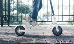 滑板车轮子不发光是什么原因 滑板车一个轮子不亮灯