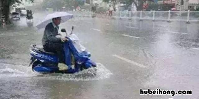 下雨电动车被淋湿会坏吗为什么呢 下雨电动车被淋湿会坏吗为什么不能骑