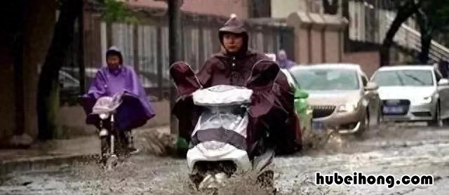 下雨电动车被淋湿会坏吗为什么呢 下雨电动车被淋湿会坏吗为什么不能骑