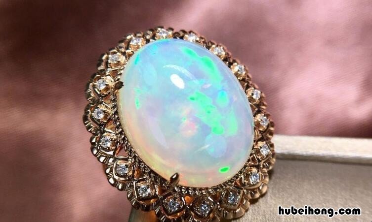 欧泊为什么会变透明 欧泊颜色变透明是什么原因引起的