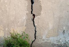 混凝土地面裂缝怎么处理用什么材料 混凝土地面裂缝怎么修补