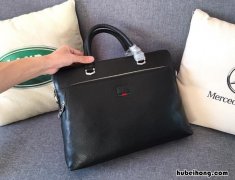 男士手提包选购要考虑哪些因素 男士手提包包品牌大全