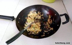 烧糊的锅怎么清洗掉黑垢 烧焦的锅怎么清洗