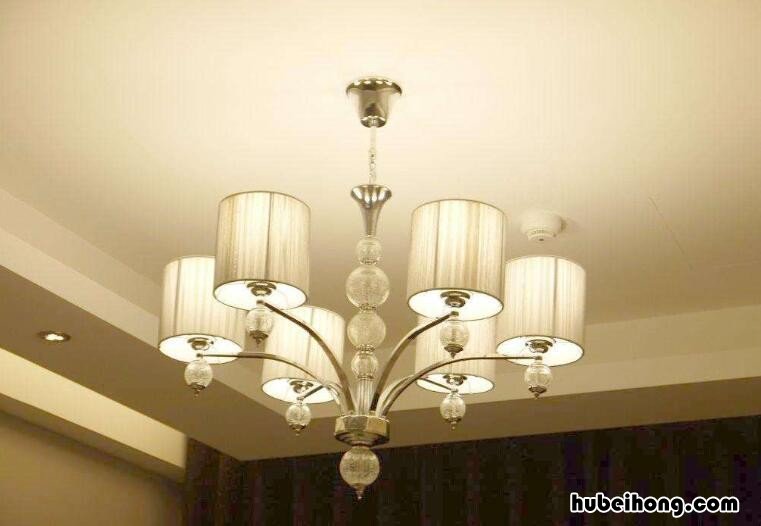 灯具安装原则是哪根线进开关 安装灯具一般多少钱
