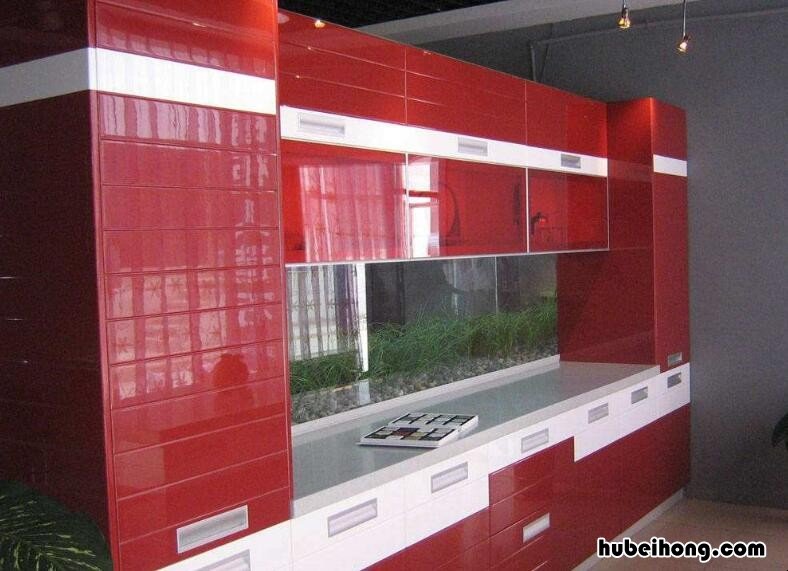 烤漆衣柜门用什么板材比较好 烤漆柜门的价格一般是多少钱
