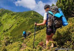 爬山的注意事项200字 户外必备的10大装备