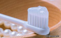 牙膏怎么修复玻璃划痕视频教学 牙膏去除玻璃划痕不好使