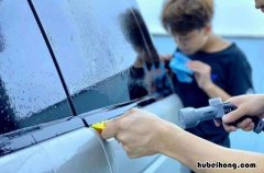汽车玻璃有水印怎么洗掉 汽车玻璃有水印怎么洗掉小妙招图片