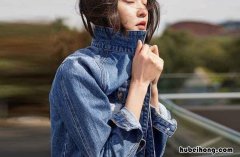 牛仔外套染色了怎么办 牛仔外套染上颜色怎么办