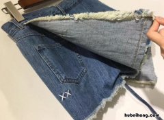 牛仔裤怎样改成围裙视频 牛仔裤改围裙制作过程