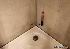 玻璃胶发黑怎么办小妙招 玻璃胶发黑怎么办才能洗掉