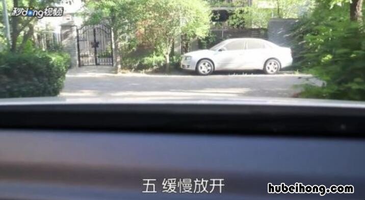 自动挡汽车的正确起步方法是什么 自动挡汽车怎样起步?
