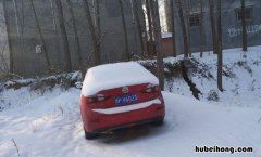 车上的积雪用凉水冲吗 车上的积雪用凉水冲吗会怎么样