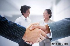 在日常生活中我们应该怎样尊重他人 在生活中我们怎样做到尊重他人