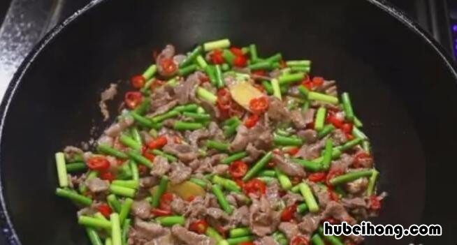 蒜苔炒牛肉的步骤是什么 蒜苔炒牛肉的做法牛肉怎么炒才嫩