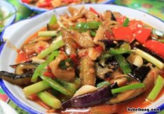 蘑菇和茄子能一起吃吗 蘑菇与茄子能一起吃吗