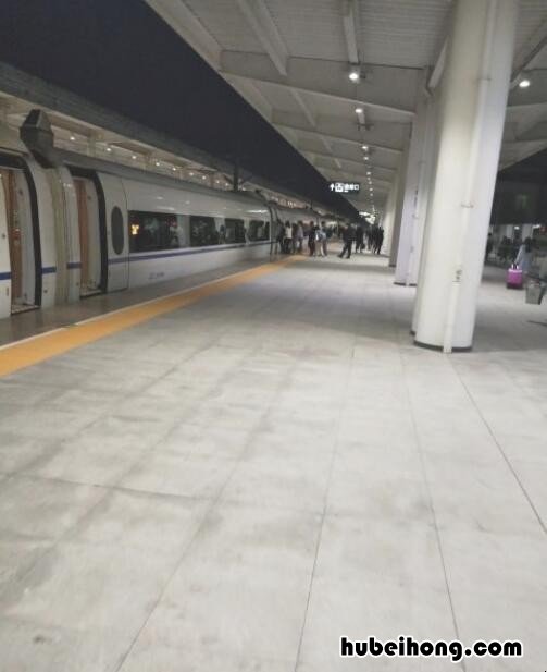 高铁怎么找座位 第一次坐高铁不会看坐标