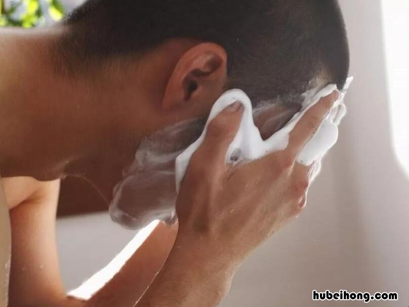 男士洗脸方法图解 男士如何洗脸护肤