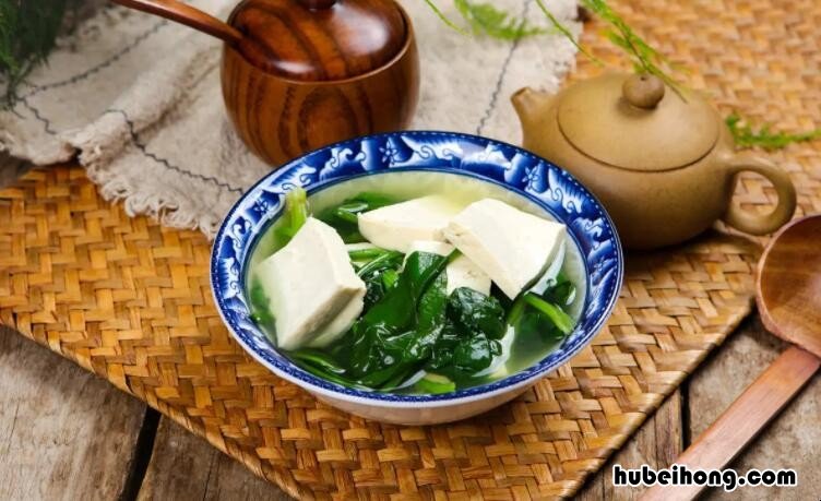 豆腐可以和菠菜一起吃吗 青菜炖豆腐的做法大全