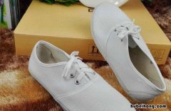 肥皂洗白鞋变黄怎么办 白鞋发黄了怎么办