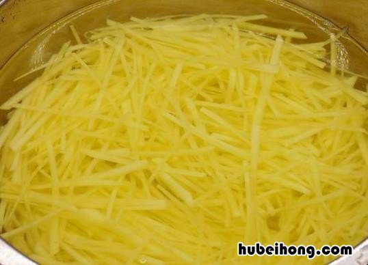 青椒土豆丝需要焯水吗 青椒土豆丝一定要焯水吗