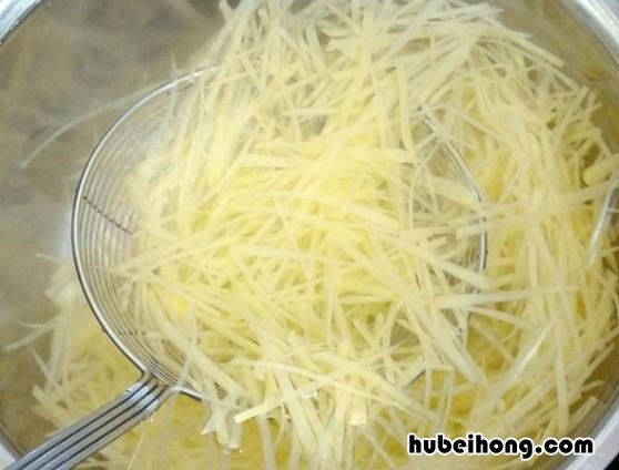 青椒土豆丝需要焯水吗 青椒土豆丝一定要焯水吗