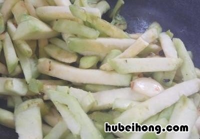 青茄子怎么做好吃 青茄子怎么做好吃 家常简单做法视频教学