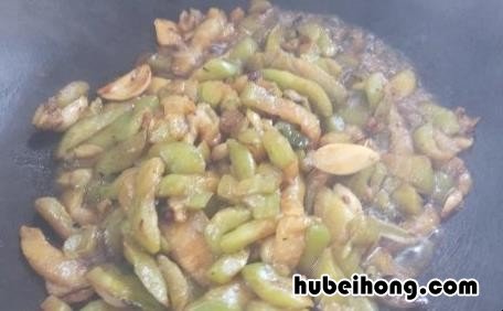 青茄子怎么做好吃 青茄子怎么做好吃 家常简单做法视频教学
