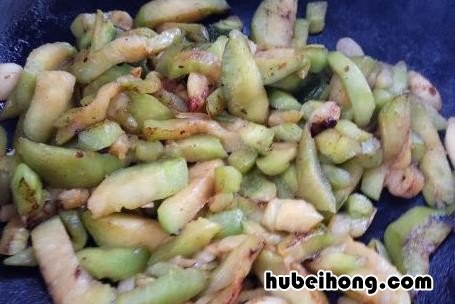 青茄子怎么做好吃 青茄子怎么做好吃 家常简单做法视频教学