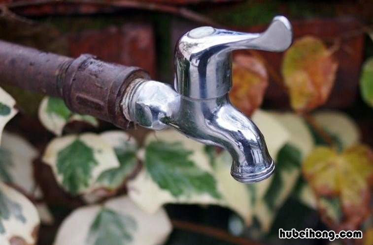 老式水龙头漏水怎么修理 老式水龙头坏了怎么办