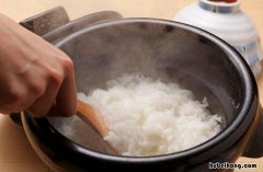 土豆米饭怎么做好吃窍门 生米土豆焖饭的做法