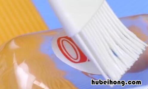 粘贴画粘在皮肤上怎么去掉 粘贴画留下的痕迹怎么样去掉