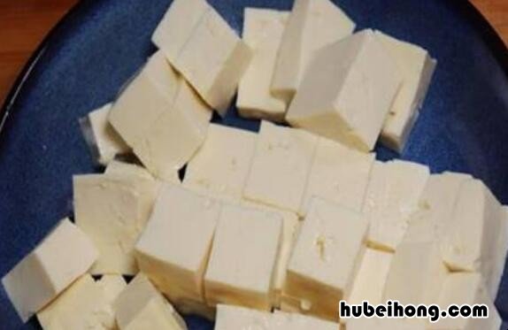 鲫鱼汤怎么炖好喝又营养 清炖鱼汤的简单做法