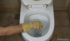 肥皂掉进马桶里洗洗还能用吗 肥皂掉进马桶里怎么才能把它融化