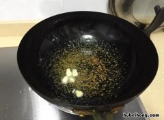 糊锅底怎样处理 糊锅底怎么洗掉