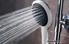 花洒头与软管之间漏水怎么办呢 花洒软管漏水是什么原因