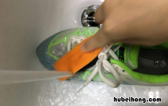网纱鞋子怎么清洗 网纱鞋子怎么清洗更干净