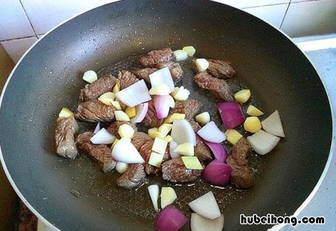 黑椒牛肉粒怎么怎么炒 黑椒牛肉粒怎么做好吃窍门