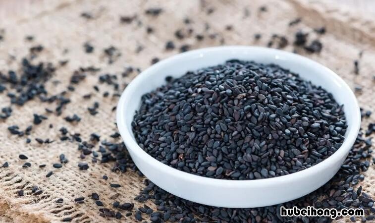 黑芝麻和白芝麻有什么区别 吃黑芝麻能让白发变黑发吗怎么吃
