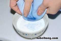 衣服上弄上蓝墨水怎么清除 衣服上弄上蓝墨水怎么办