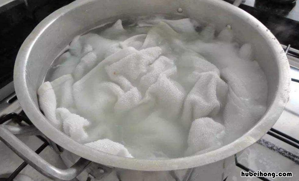 衣服用盐水泡多久不掉色 衣服盐水浸泡多久合适