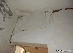 高层楼房墙体裂缝原因有哪些问题 请问高层楼房墙体裂缝原因有哪些